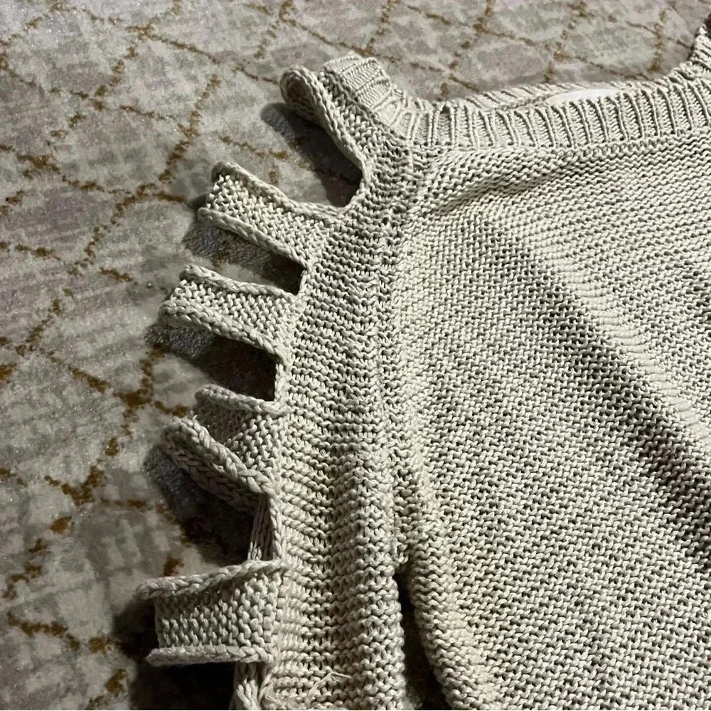 Aryn K. Cole Shoulder Knitted Fashion Sweater Top Beige Grey Pullover Size XS